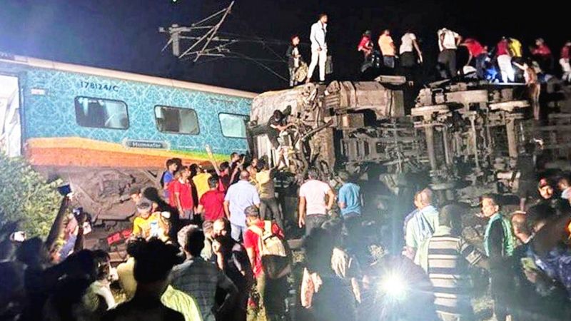 भारतको ओडिसामा रेल दुर्घटनाः २३३ जनाको मृत्यु, ९०० बढी घाइते
